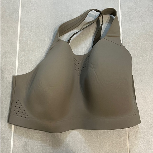 Victoria’s Secret VSX Featherweight Max™ Sports Bra green 36DDD high support - Picture 2 of 11